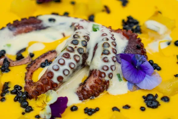 Gastronomía caribeña frente al mar en Tierra Bomba