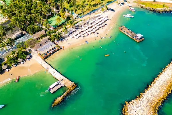 Lancha llegando a Tierra Bomba desde Cartagena