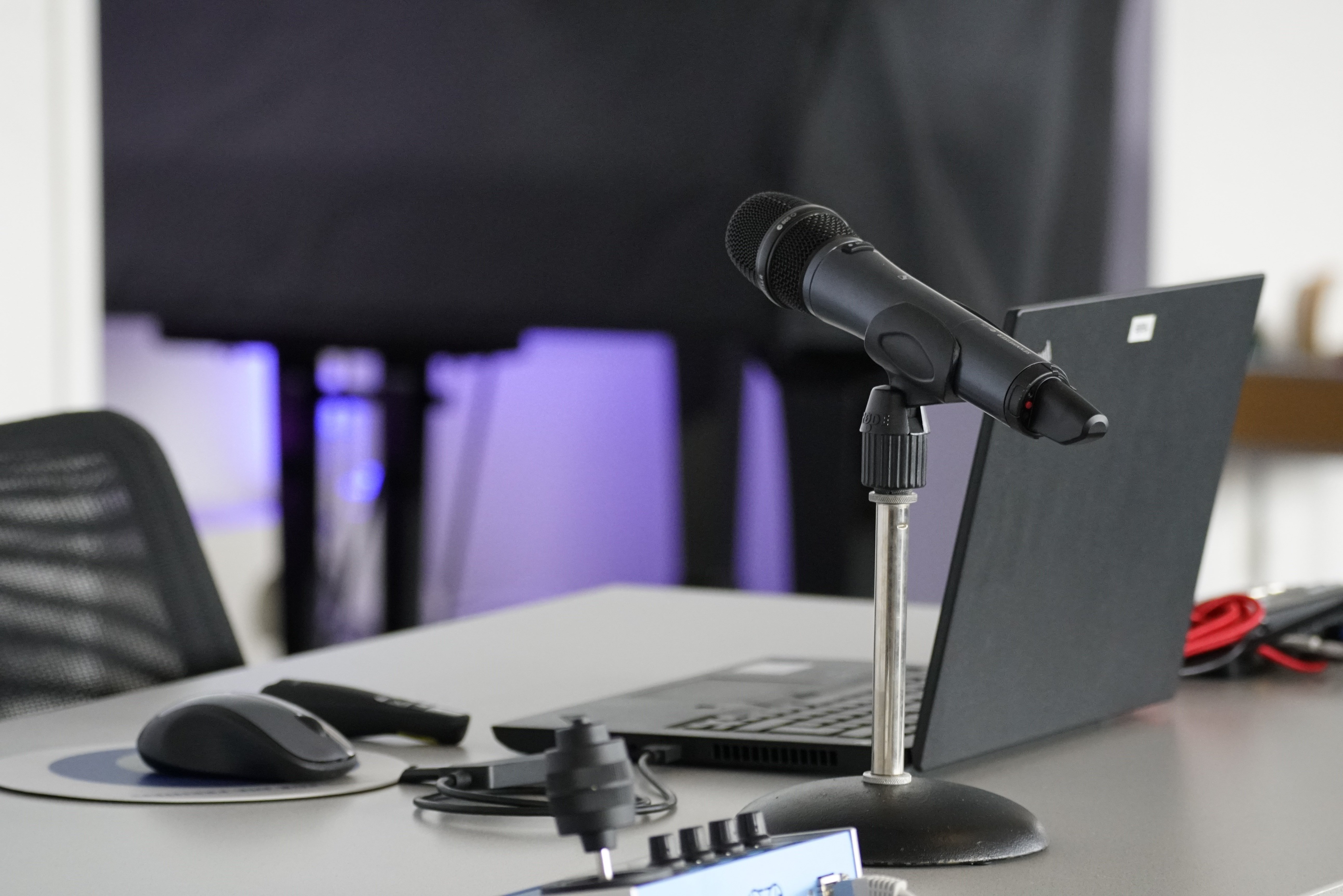 【英語學習】聽 Podcast 就能進步？8 大類專業推薦，讓英語成為你的職場競爭力！