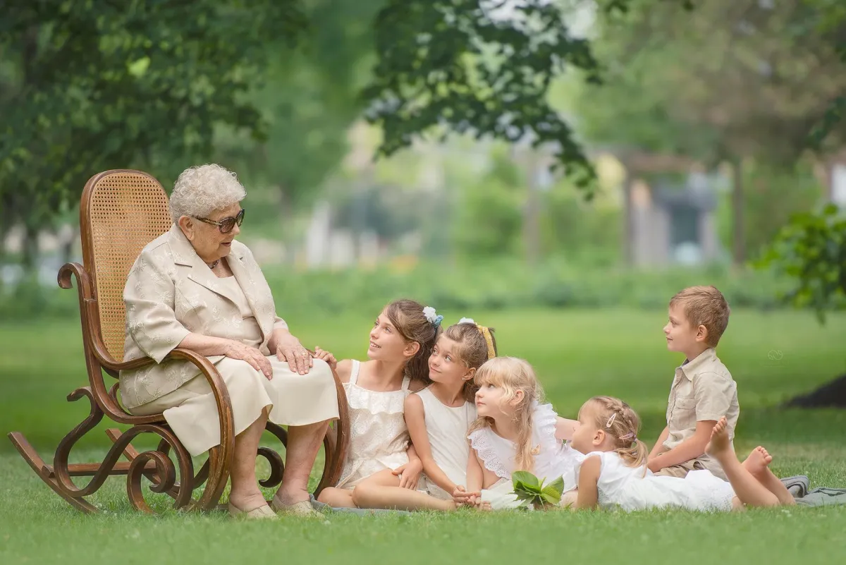 Portrait photographer capture great photos of grandmother with her grandchildren. 