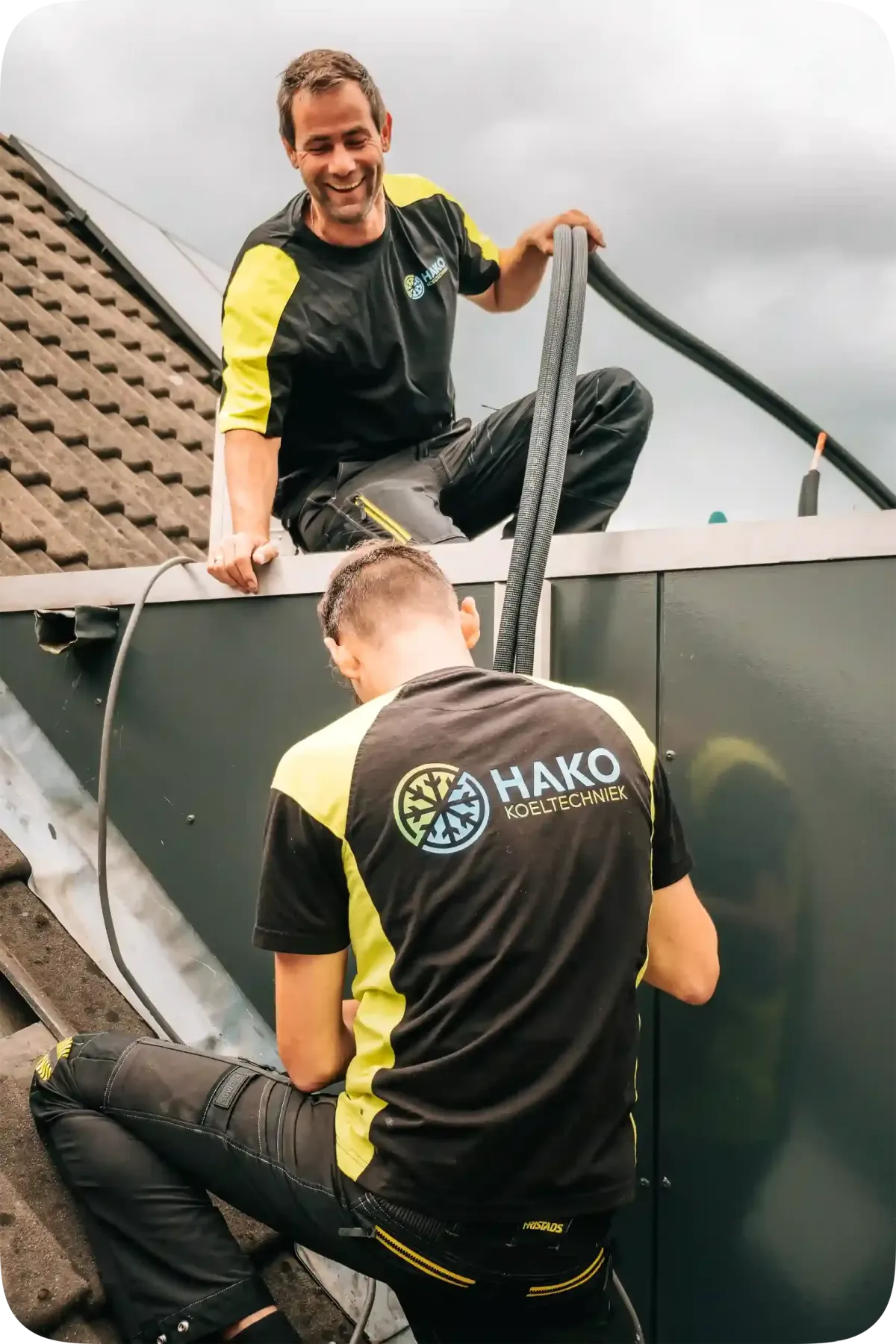 HAKO Koeltechniek aan het monteren van een airco / warmtepomop 