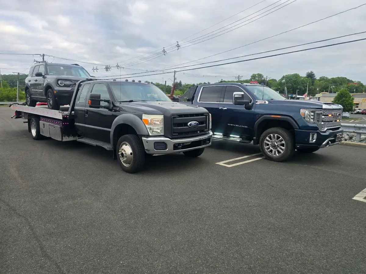 Tow Bro's flatbed tow truck transporting SUV in Waterbury CT
