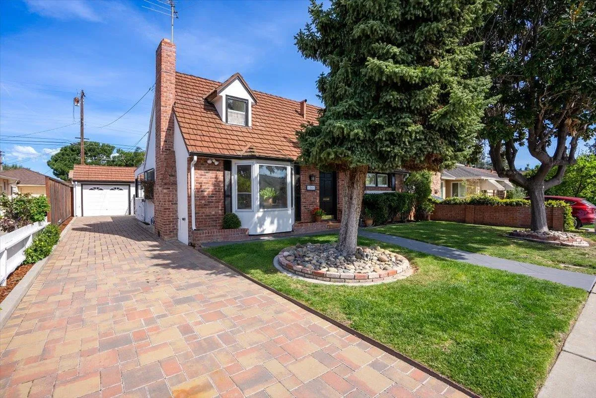 Caramel Concrete builds and installs driveways.