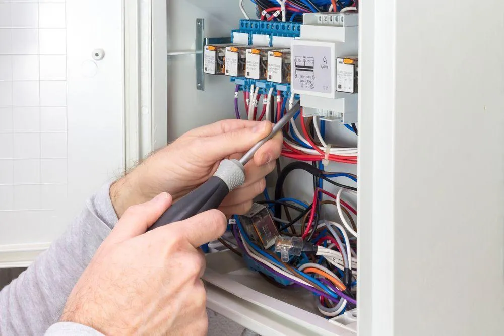 electrician in hope island