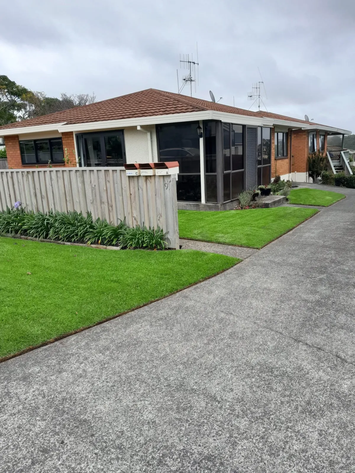 Crisp edging and lawn care for people who pay attention to details.