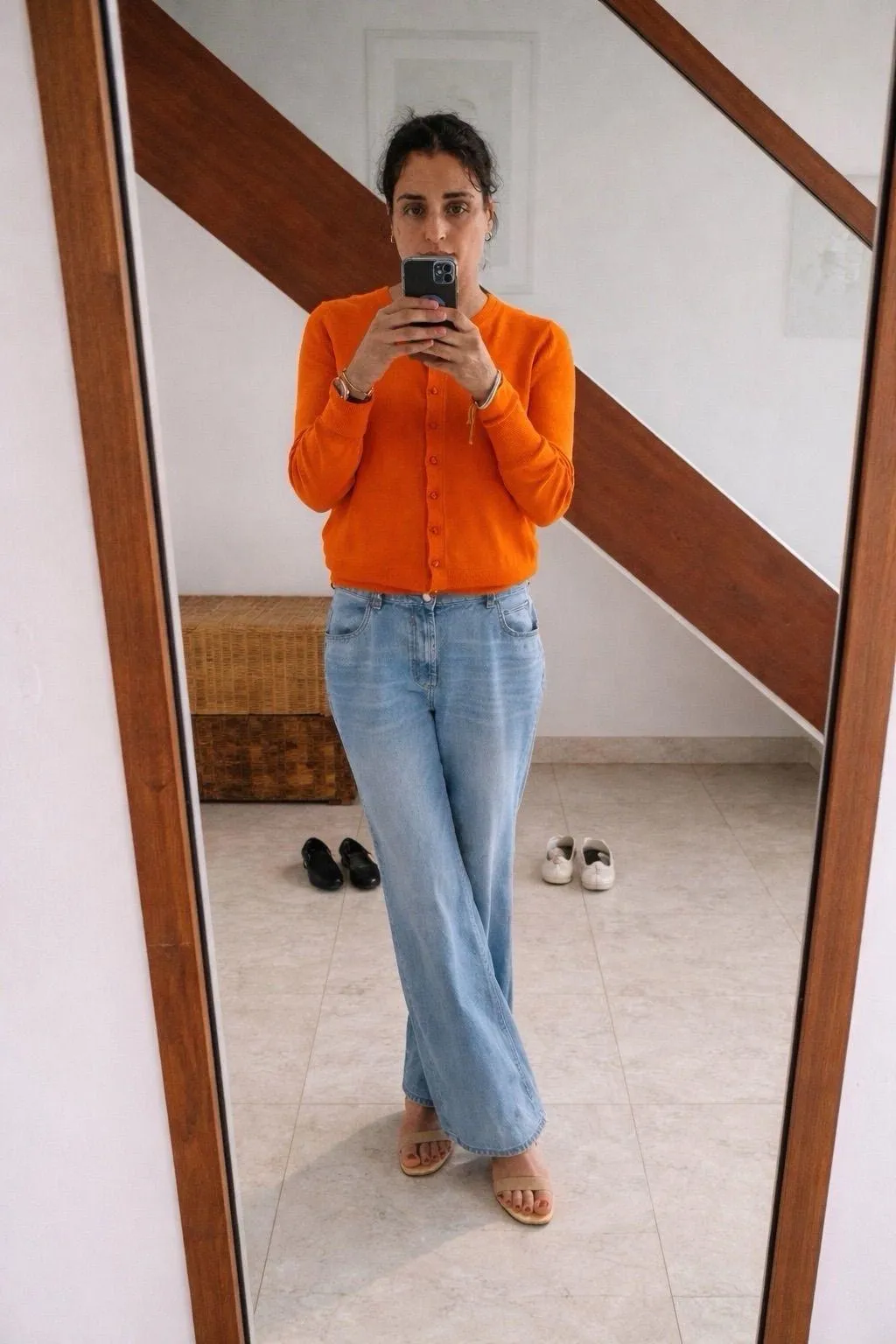 Image of kay Joal weaing her blue jeans and sharing her mood.