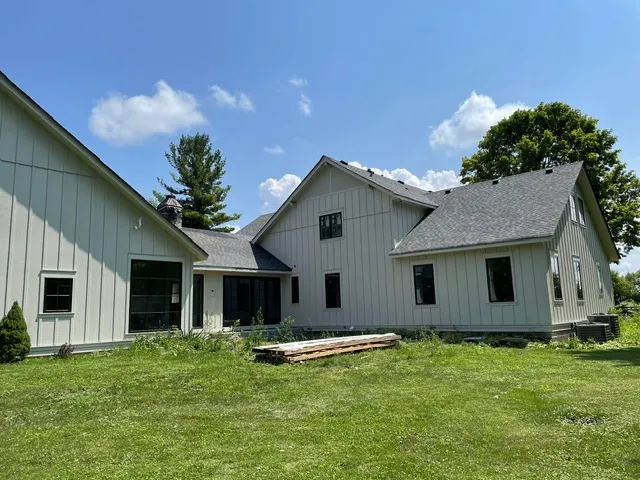 Siding Contractor Chicagoland: How to Choose the Right Team for Your Homew Blog Post