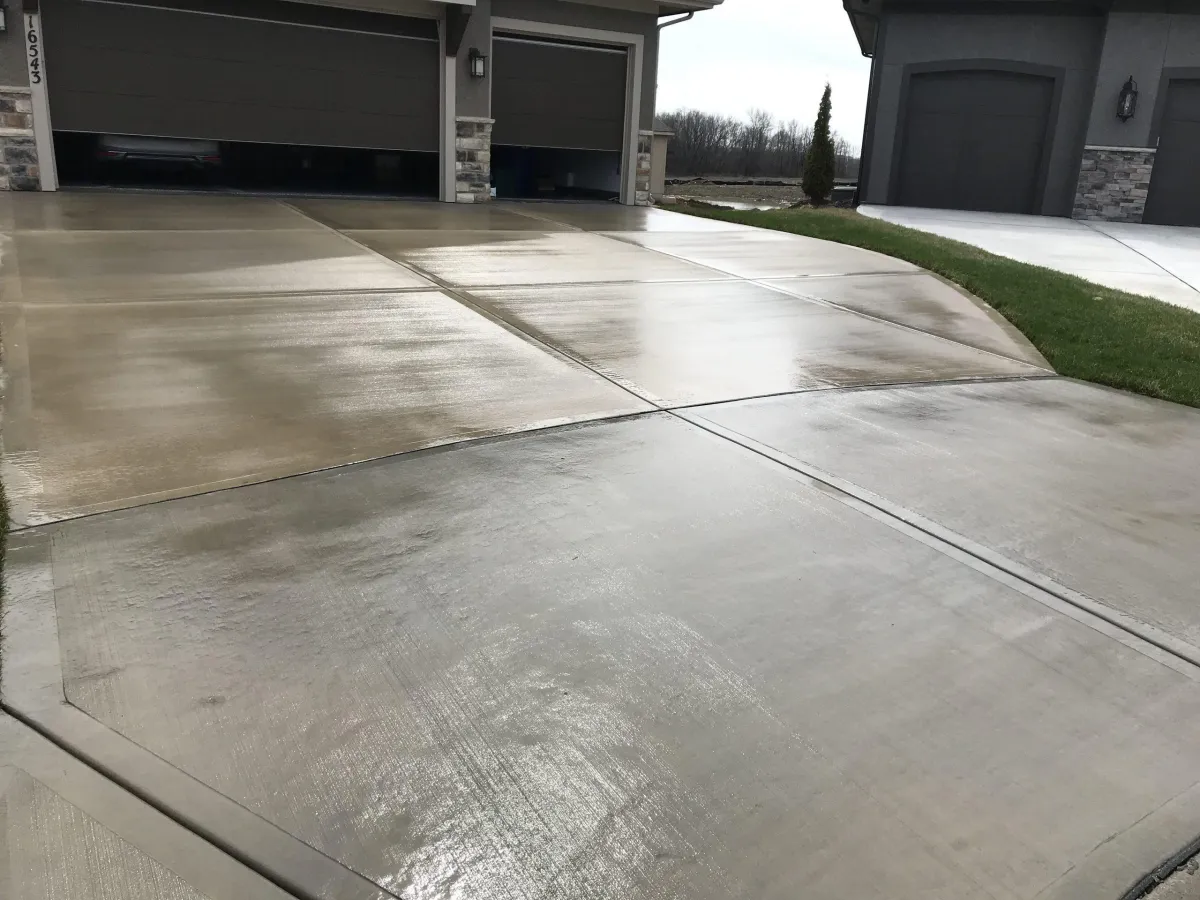 Kansas City Concrete builds and installs Driveway and parking area