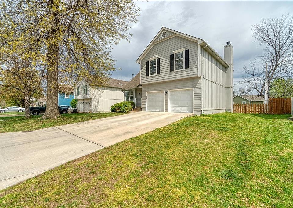 Kansas City Concrete builds and installs Driveway