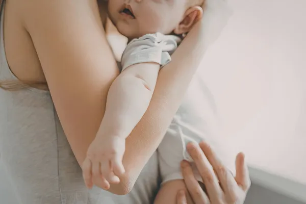 Wenn die Geburt nachwirkt: Geburtstrauma beim Baby