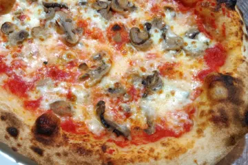 Pizza ai Funghi - Pizzeria Rusticana