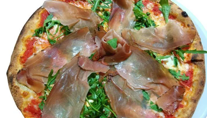 Pizza Speck e Rucola - Rusticana Formigine