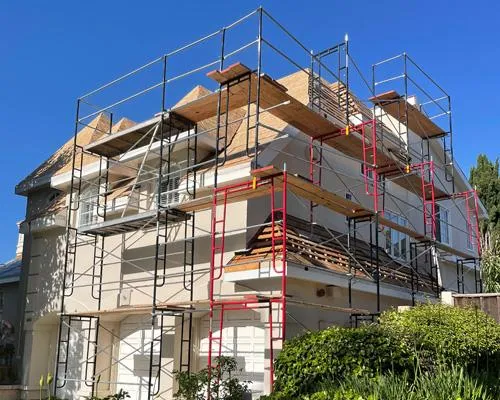 Steel scaffolding system on residential building