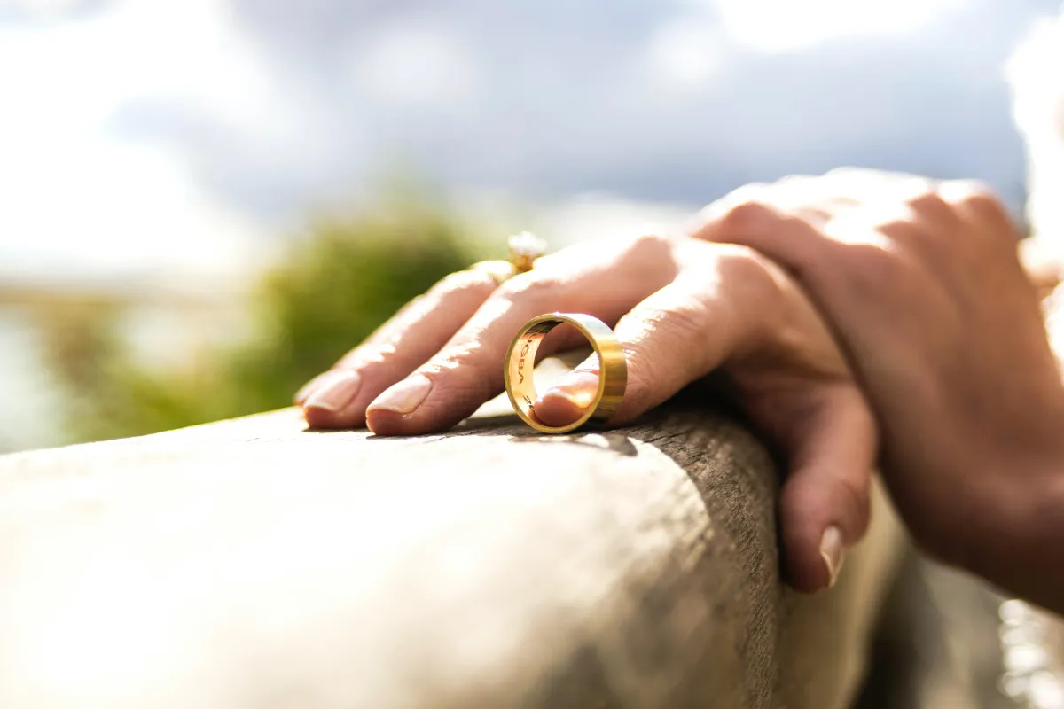 wedding ring considering divorce