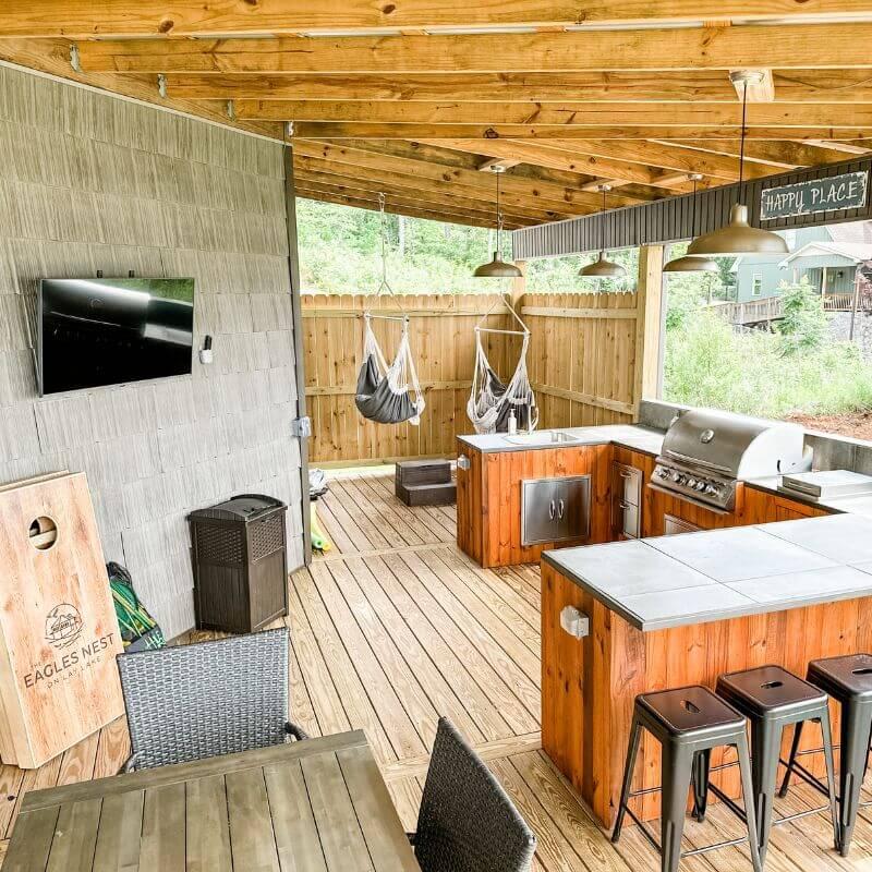 Eagles Nest on Lay Lake - Outdoor Kitchen and Hammocks