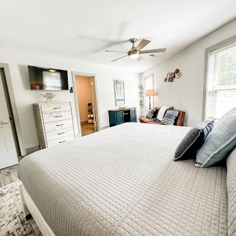 Eagles Nest Vacation Airbnb - Guest Bedroom 2