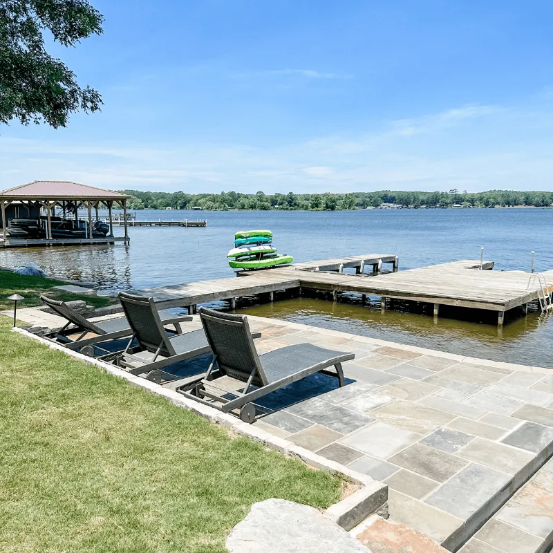 Eagles Nest on Lay Lake - Firepit by the water