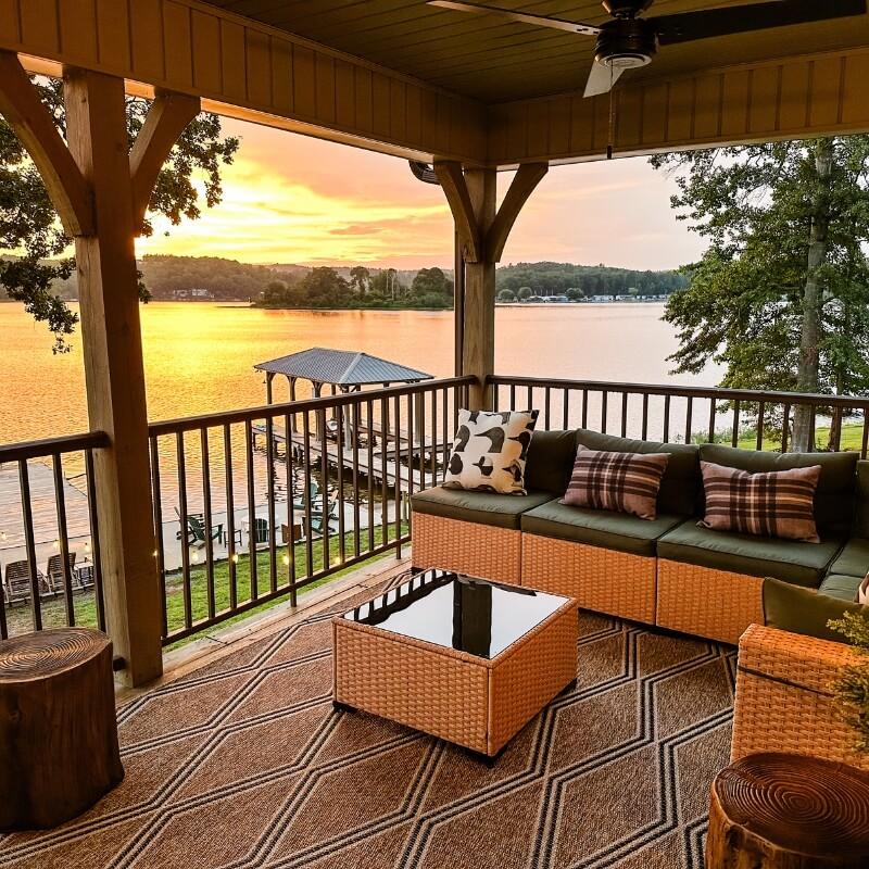 Mallards Nest Deck with stunning lay lake views