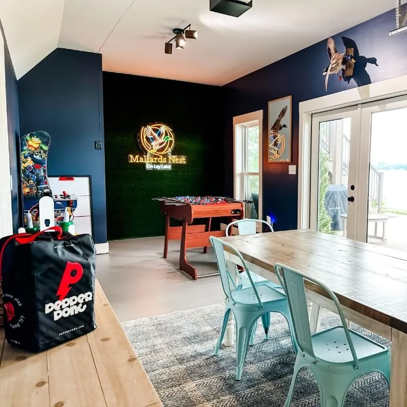 Mallards Nest on Lay Lake - Lake house Game Room in Alabama