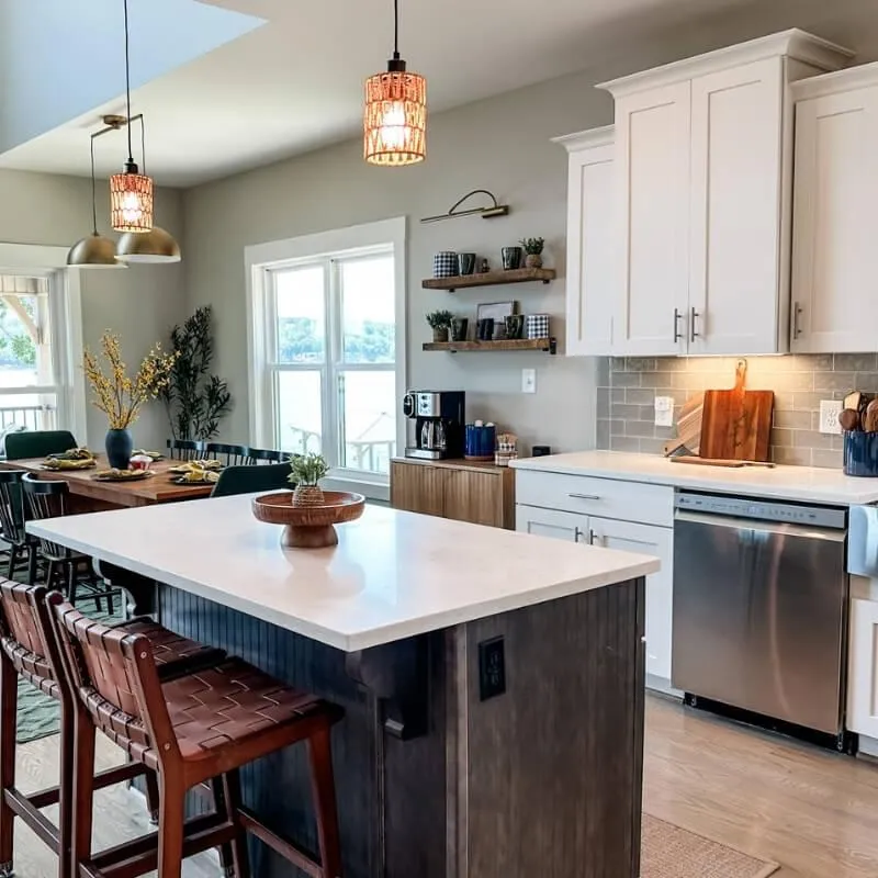 Kitchen island with lay lake view - Mallards Nest