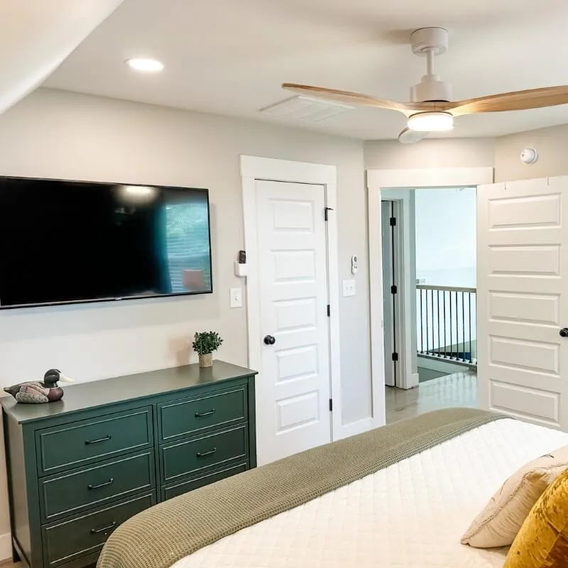 guest bedroom dresser TV king bed - accomodation nearby oak island mansion