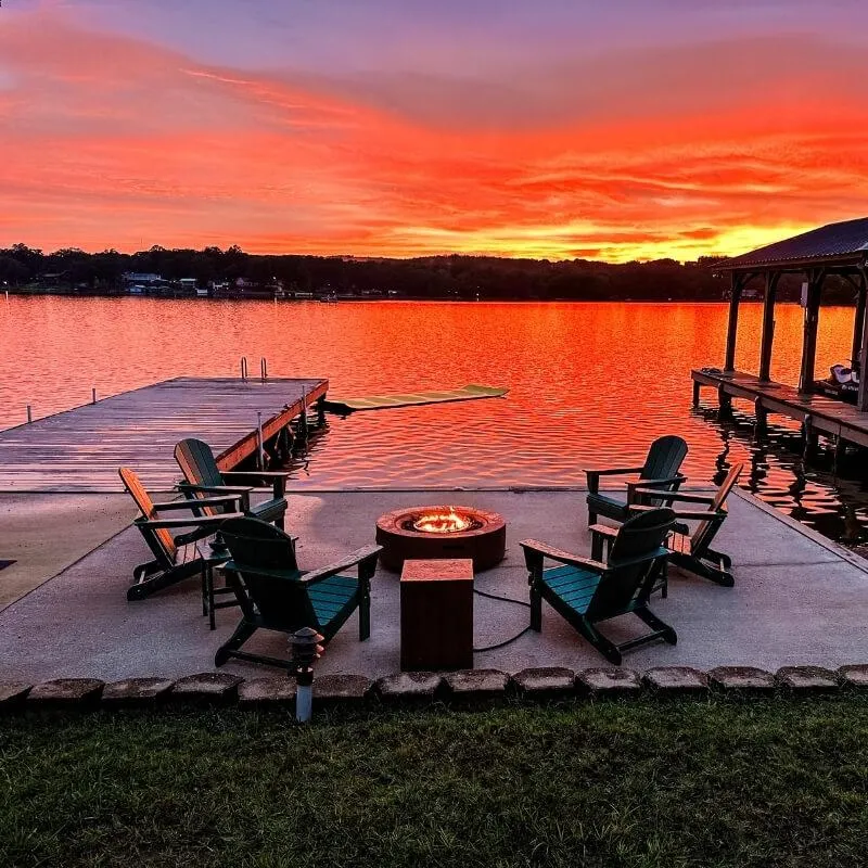 Mallards Nest lakehouse with dock and firepit Lay Lake