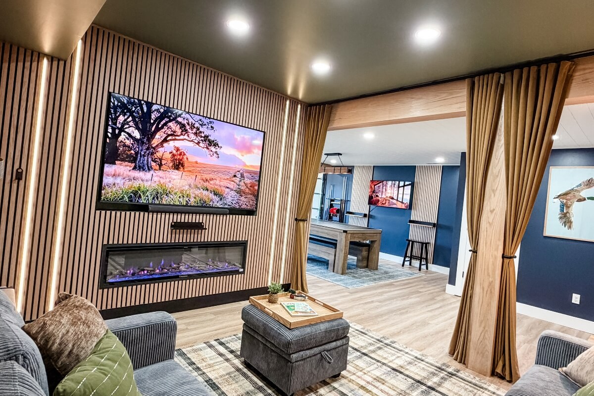 Mallards Nest on Lay Lake - Lake Vacation Home in Shelby Alabama - Movie and Game Room