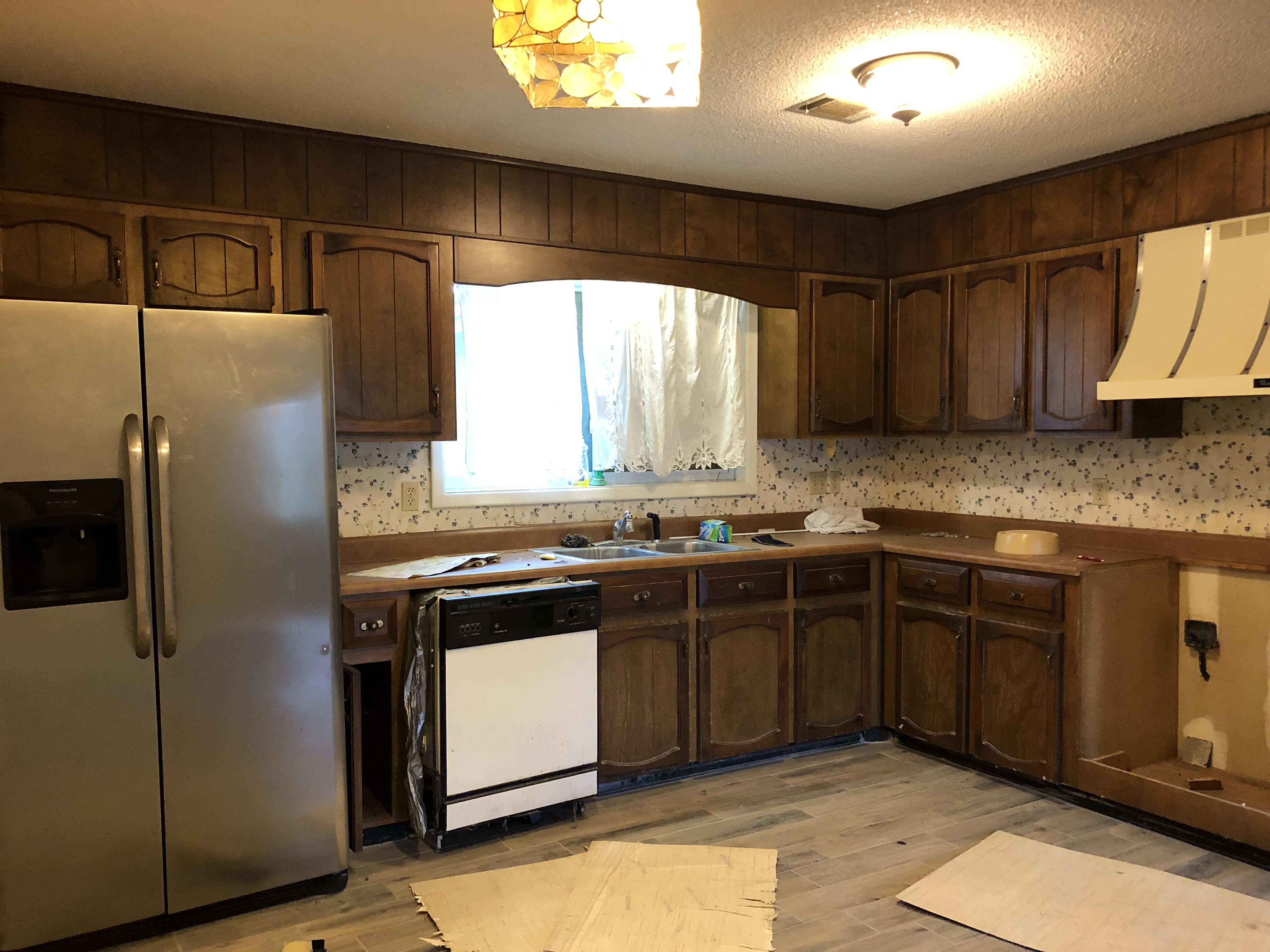 Sell My House Cash in Warner Robins. Outdated kitchen with missing appliances.