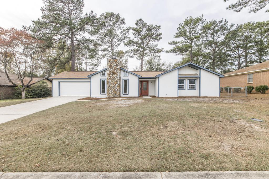 Sell a house in Warner Robins GA. Exterior of house that needs paint and is behind on maintenance.