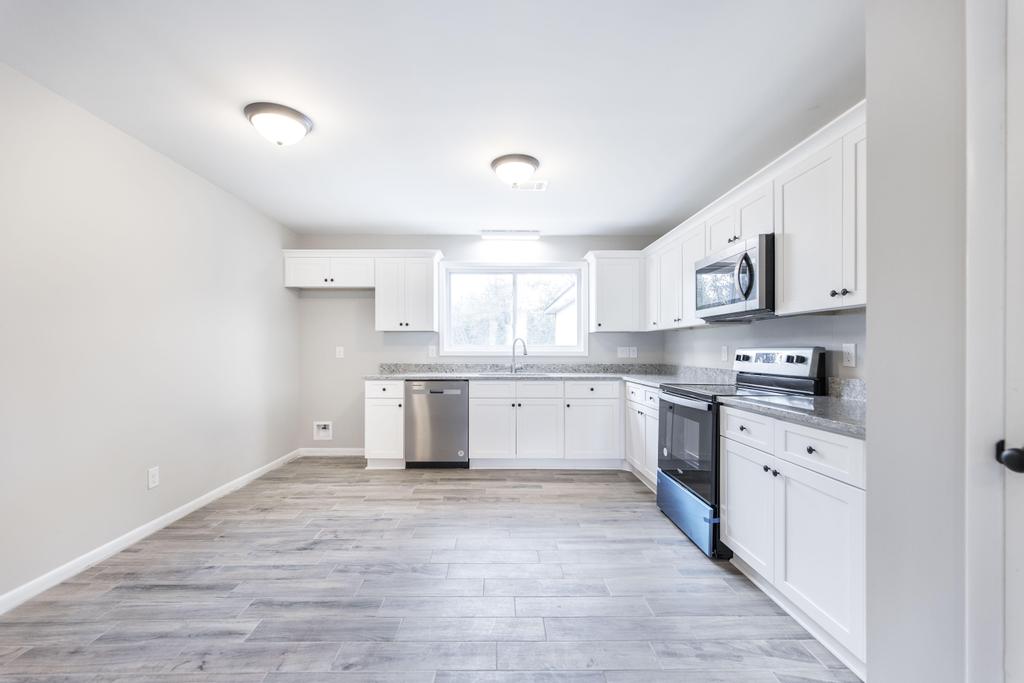 Sell my house as is in Warner Robins GA. Renovated kitchen with new cabinets and appliances.jpg