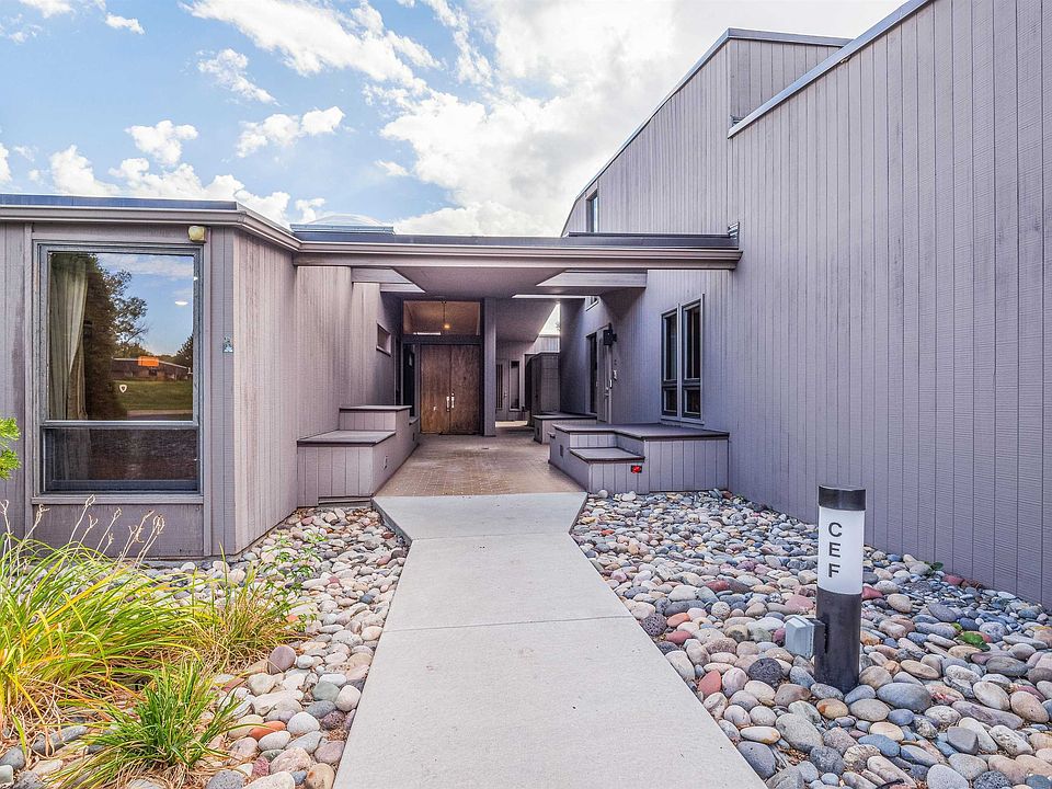 Grand Junction Concrete builds and installs Walkway