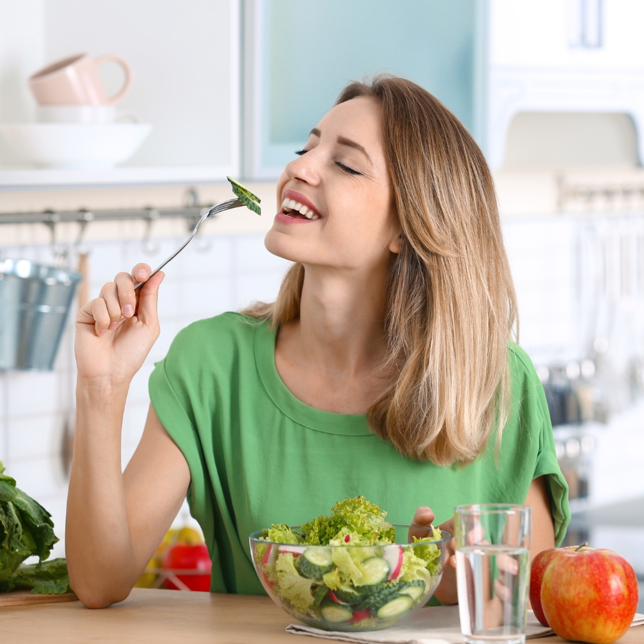 Balanced meal with fruits and vegetables.