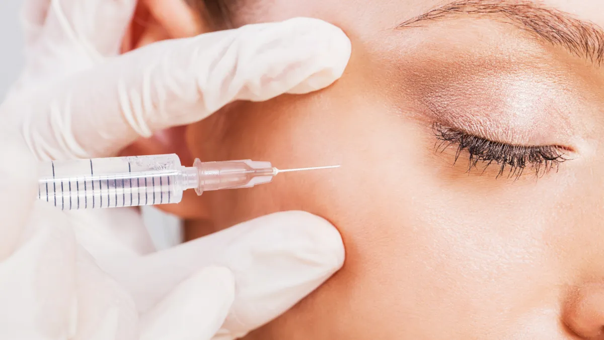 Wondering how long Botox lasts? Learn how long the effects of Botox treatment last, factors that influence longevity, and tips for maintaining results.