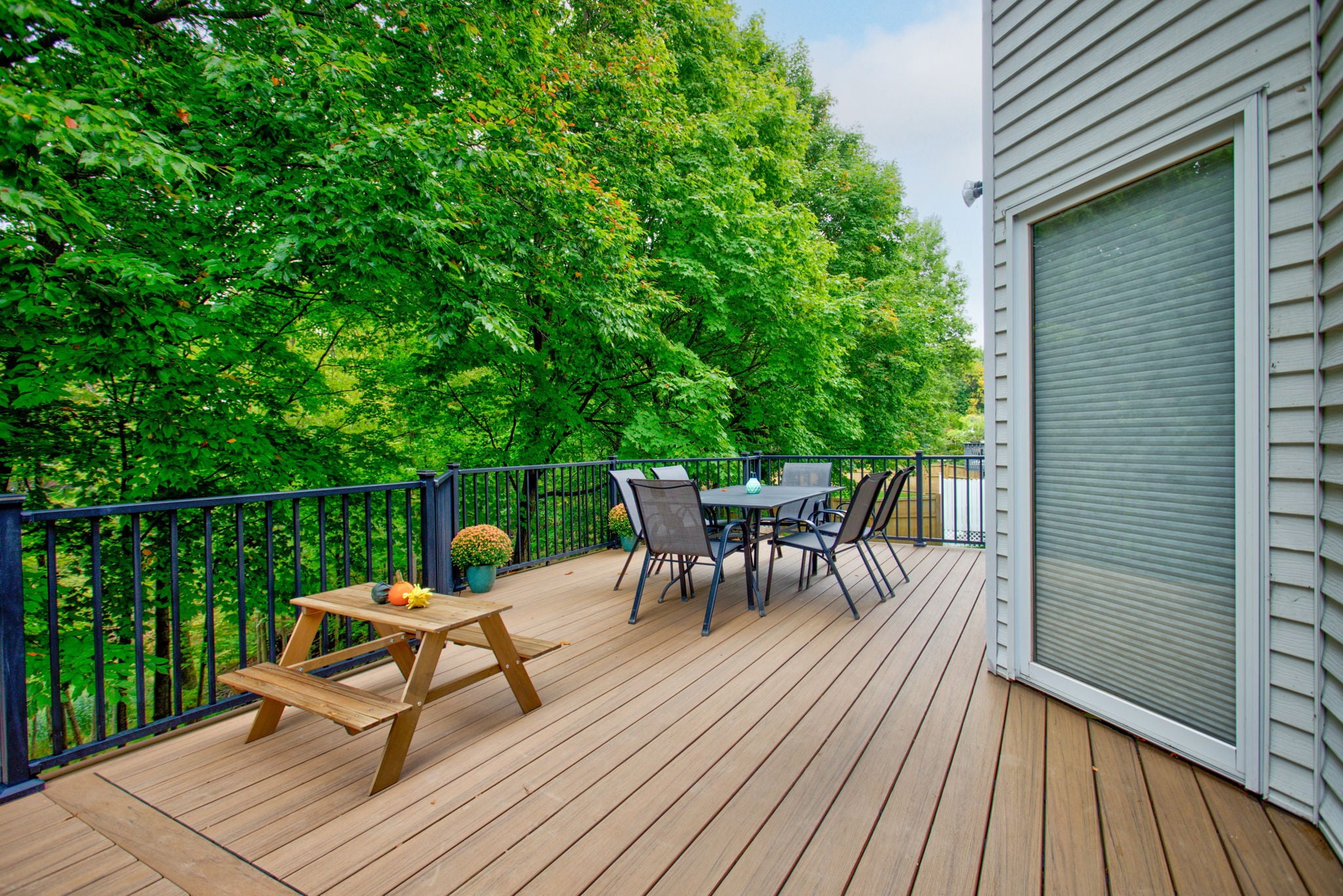 outdoor living area finished deck