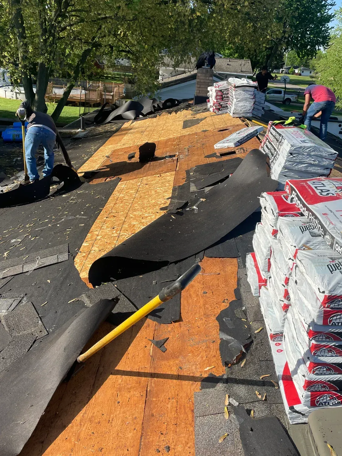 removing damaged shingles from roof