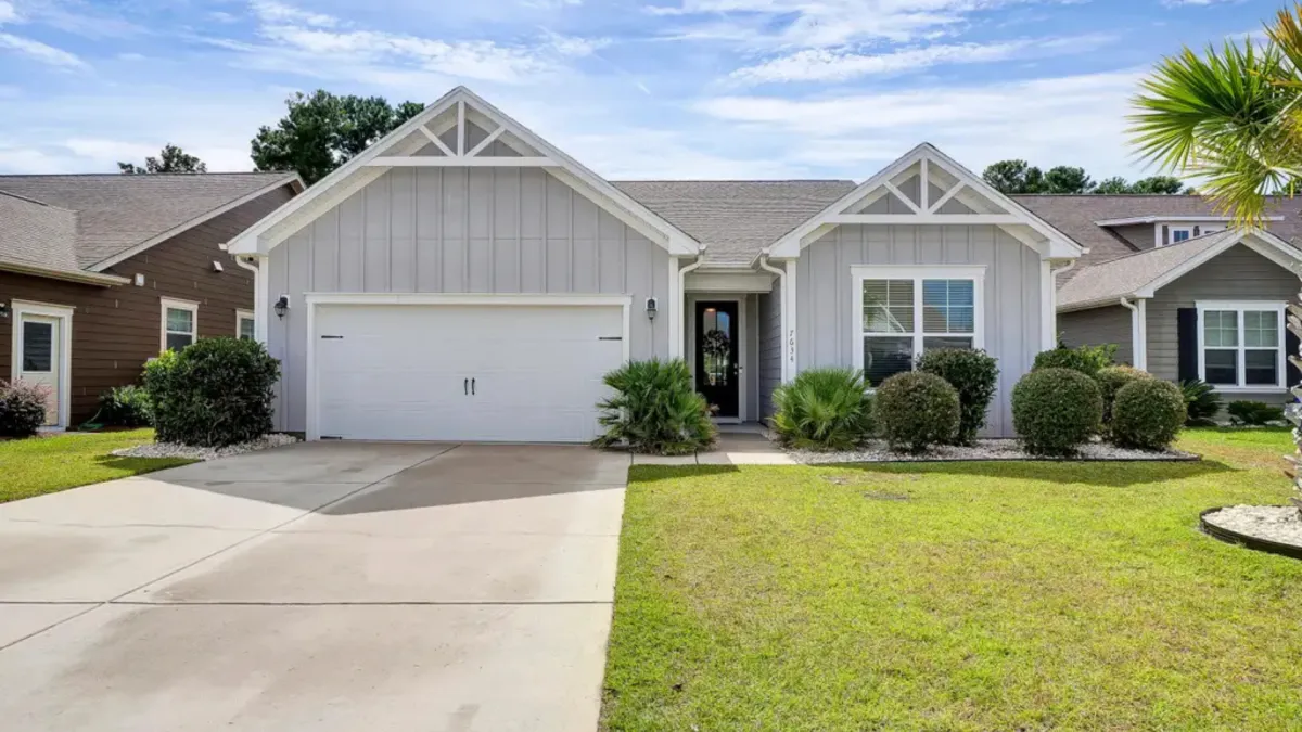 Jacksonville Concrete builds and installs driveways.