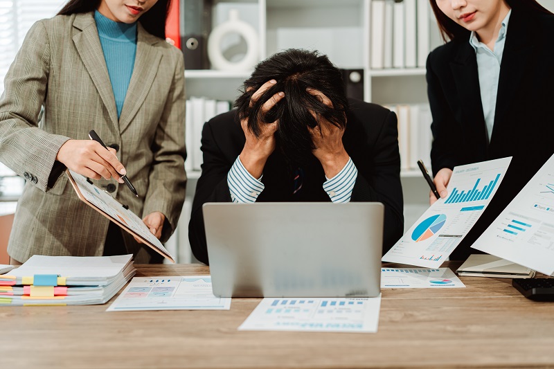 How to Deal With Trials and Temptations in Business Without Losing Your Focus