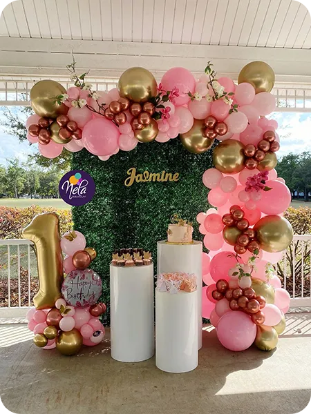 Grass backdrop wall with pink and gold balloon garland – sweet setup