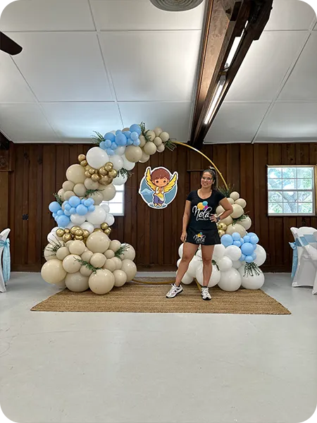 Modern circular balloon hoop with a soft white and blue theme – indoor
