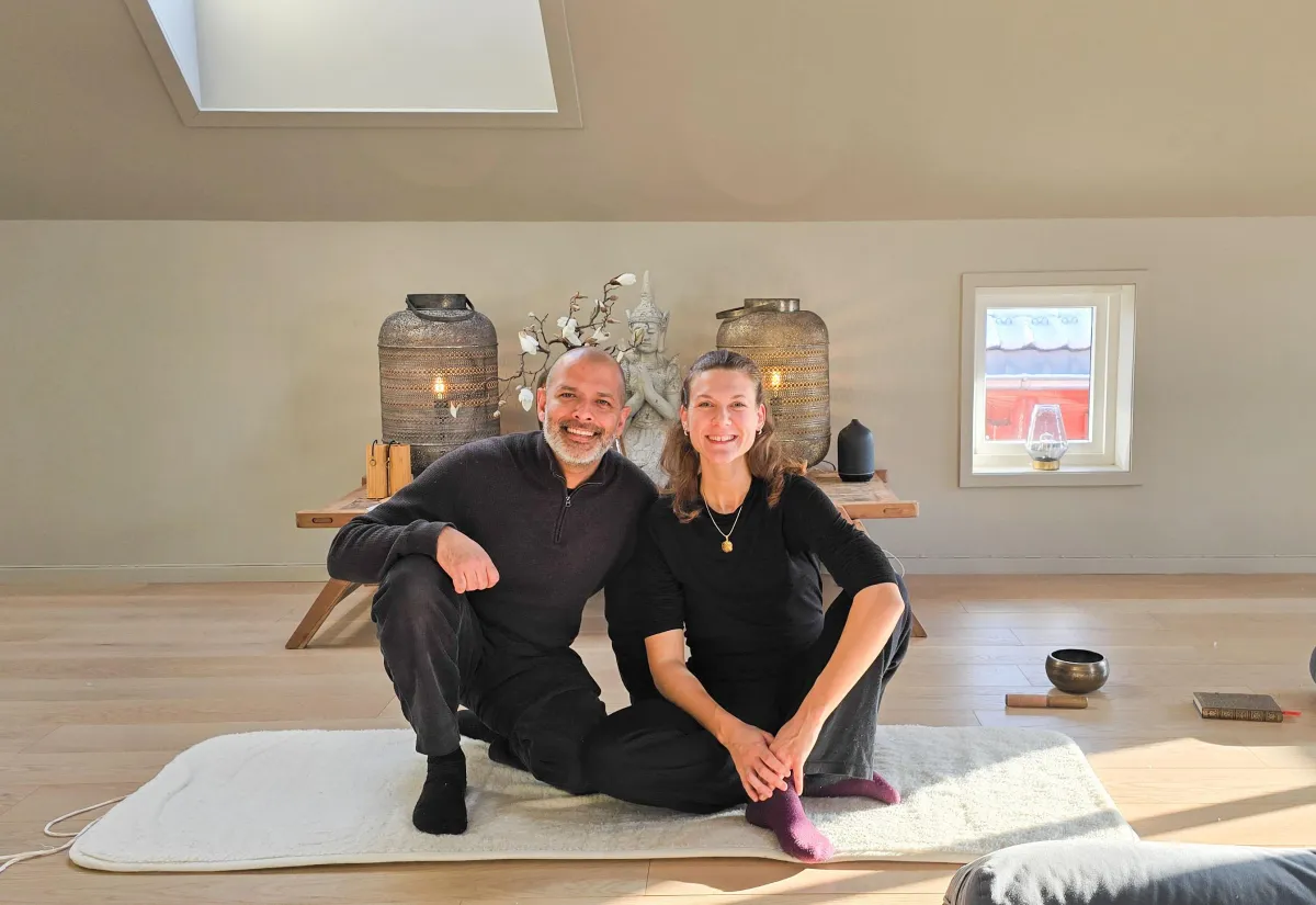 Yin oga utdannelse lærerere Kunal og Rebecca