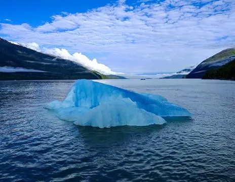 ice float near endicott arm dawes glacier
