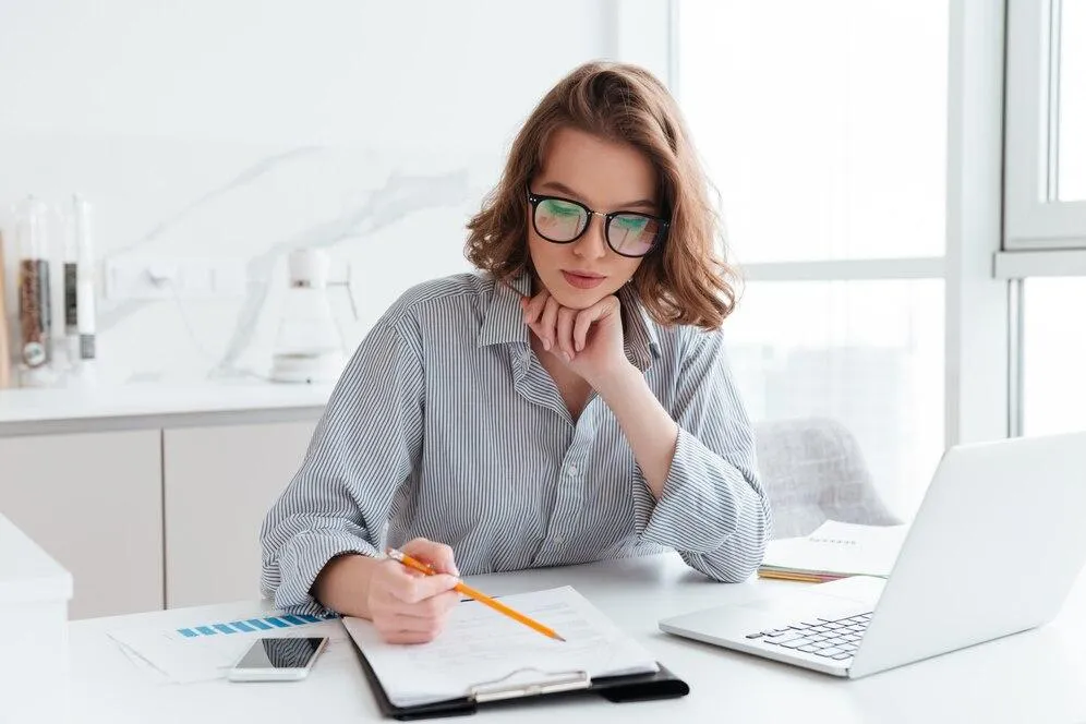 Illustration image for the Best Decision Bookkeeping. Image of an individual working on their business bookkeeping and using their reports to make informed business decisions for their Kentucky business.