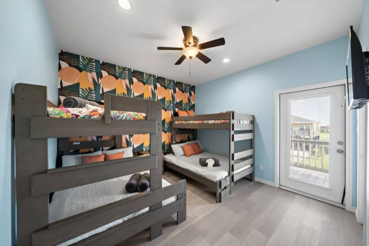 Bunk room that sleeps six