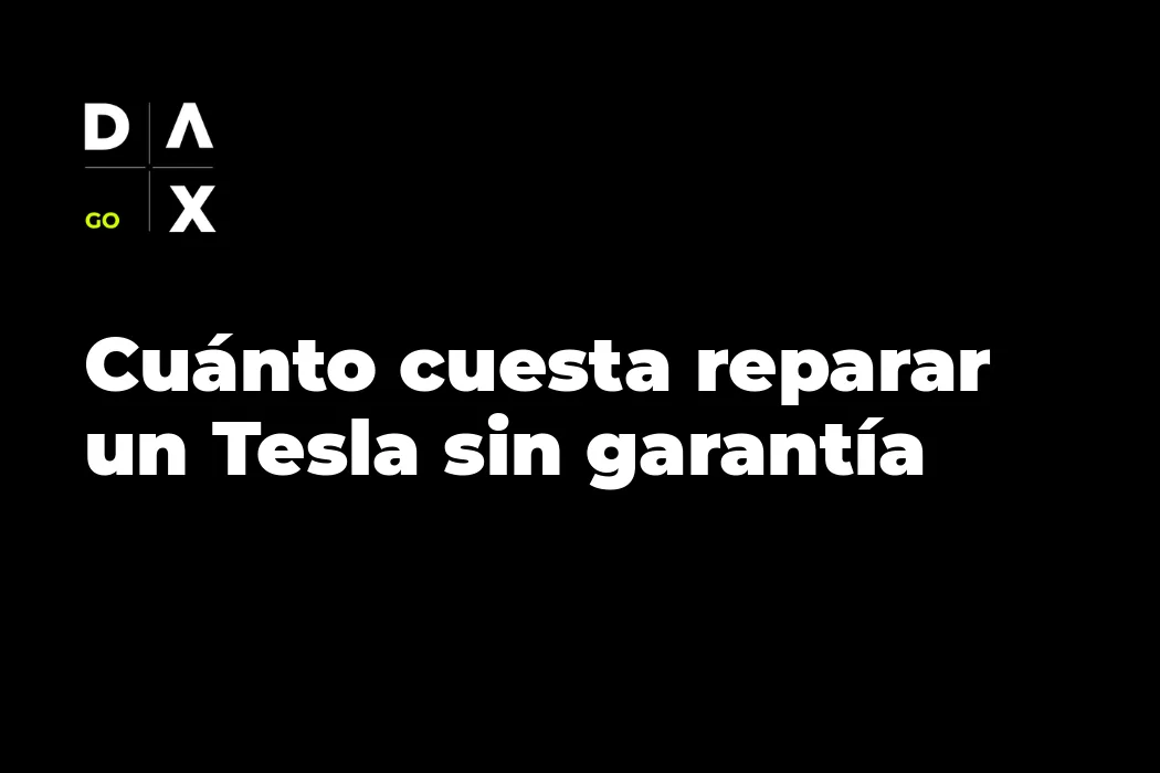 Técnico revisando la parte frontal de un Tesla Model 3 blanco en un taller especializado en vehículos eléctricos