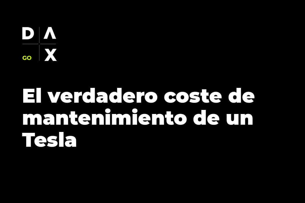 Tesla Model 3 en un taller de servicio en España, con un técnico revisando los neumáticos y el sistema de frenos
