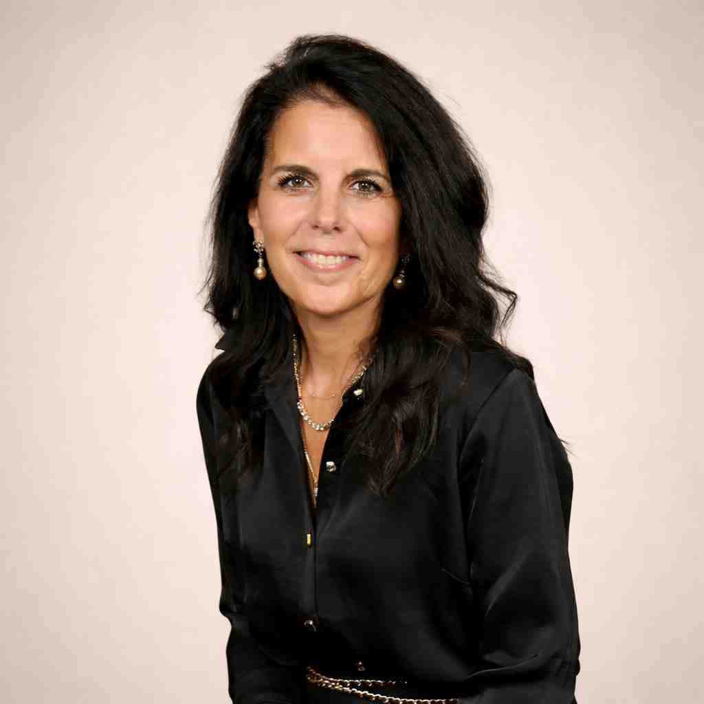 Christine Brink Headshot