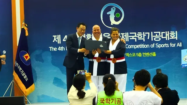 Peter Paul Parker receiving Qi Gong champions award