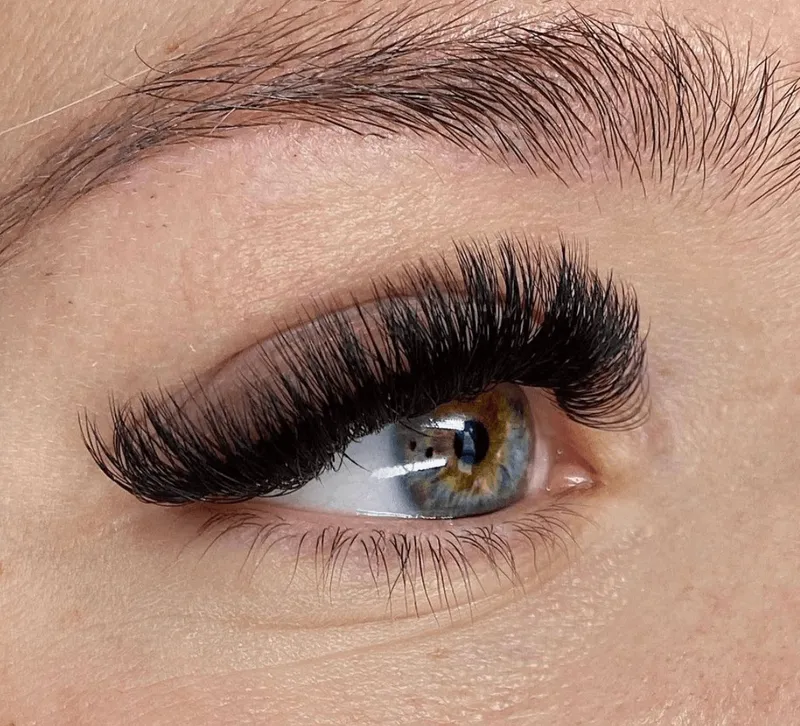 luxe lashes by siarra, lash extensions, lash studio clearwater