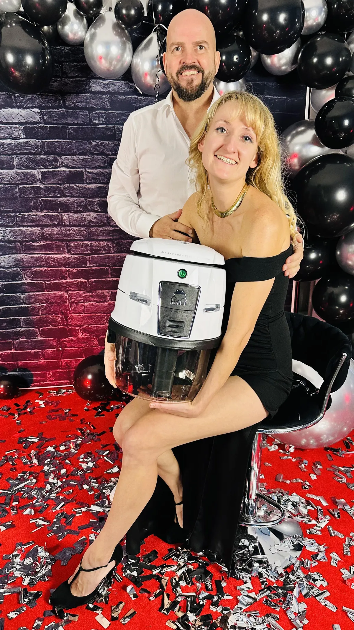 Thomas und Elena bei einer persönlichen HYLA Beratung für saubere Luft und ein gesundes Zuhause