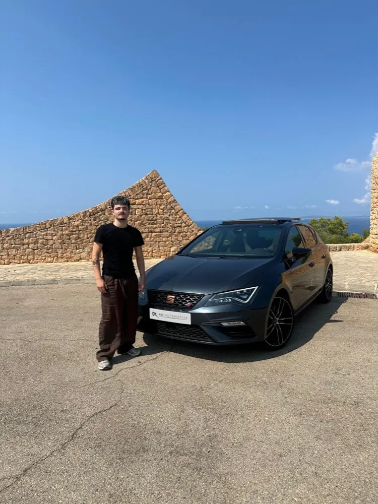 Cupra Leon negro importado por RB Automotive